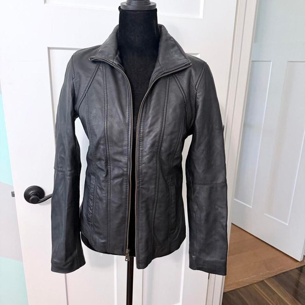 Andrew Marc New York women's black leather jacket size small motorcycle zip up